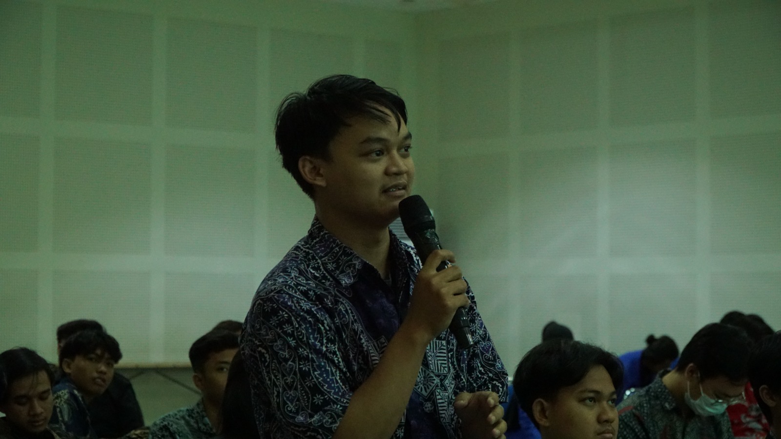 Sesi Tanya oleh salah satu peserta